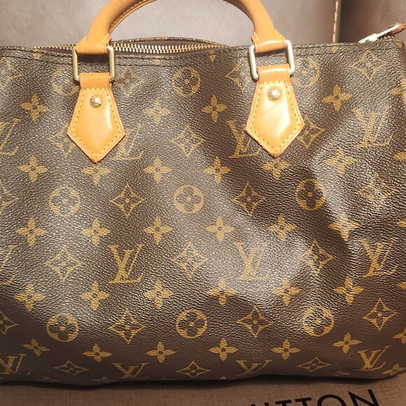 Louis Vuitton - Picture 3 of 6